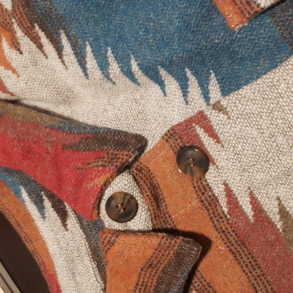 1 Large left ❤🤘New boutique distressed Aztec shacket - Picture 13 of 14